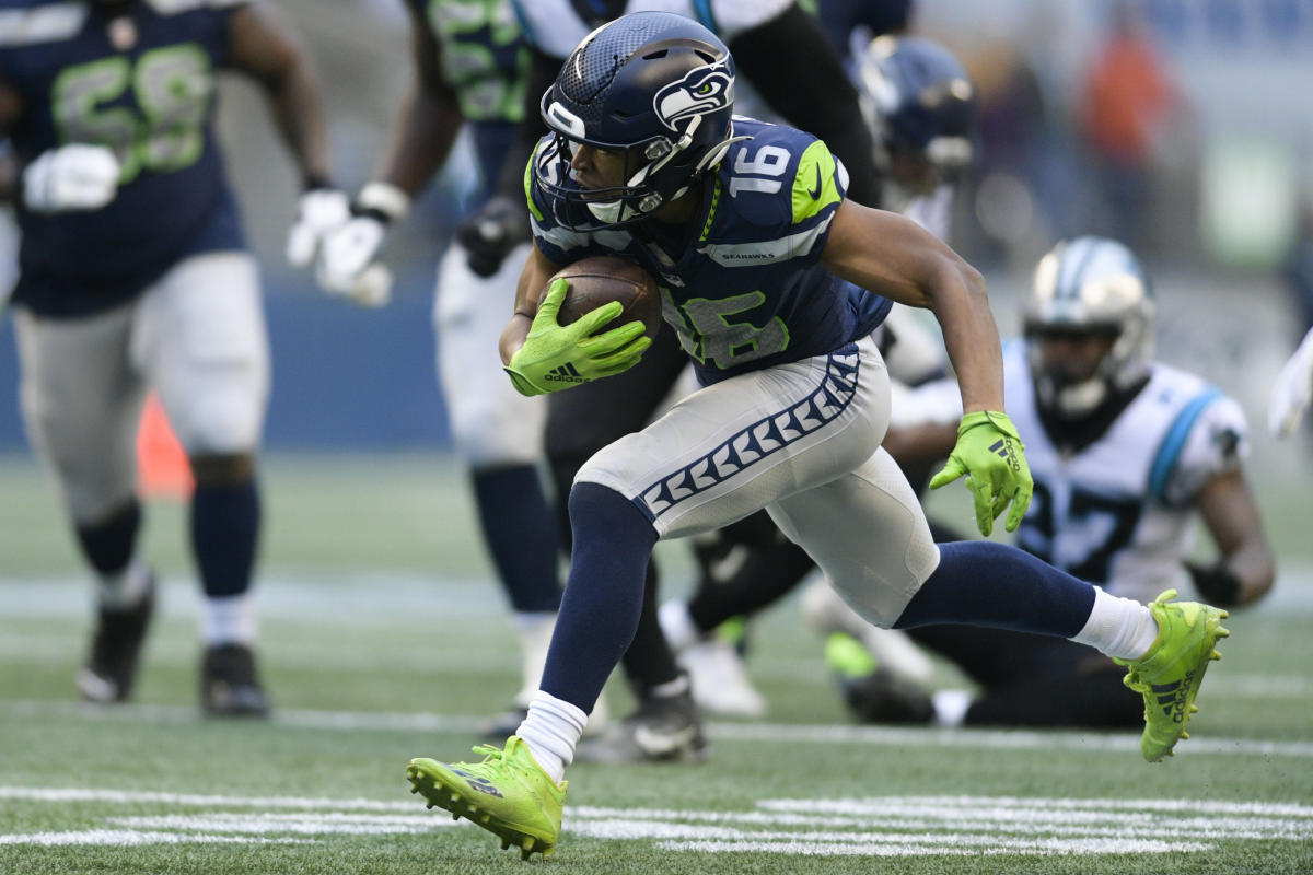 Seattle Seahawks wide receiver DK Metcalf (14) catches the ball for a  touchdown during an NFL football game against the Carolina Panthers,  Sunday, Dec. 11, 2022, in Seattle, WA. The Panthers defeated