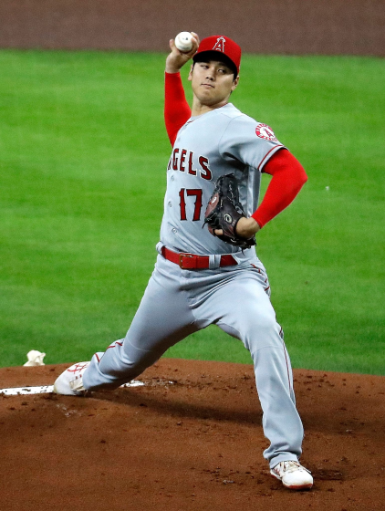 Shohei Ohtani pitches, hits and plays outfield in Angels' loss