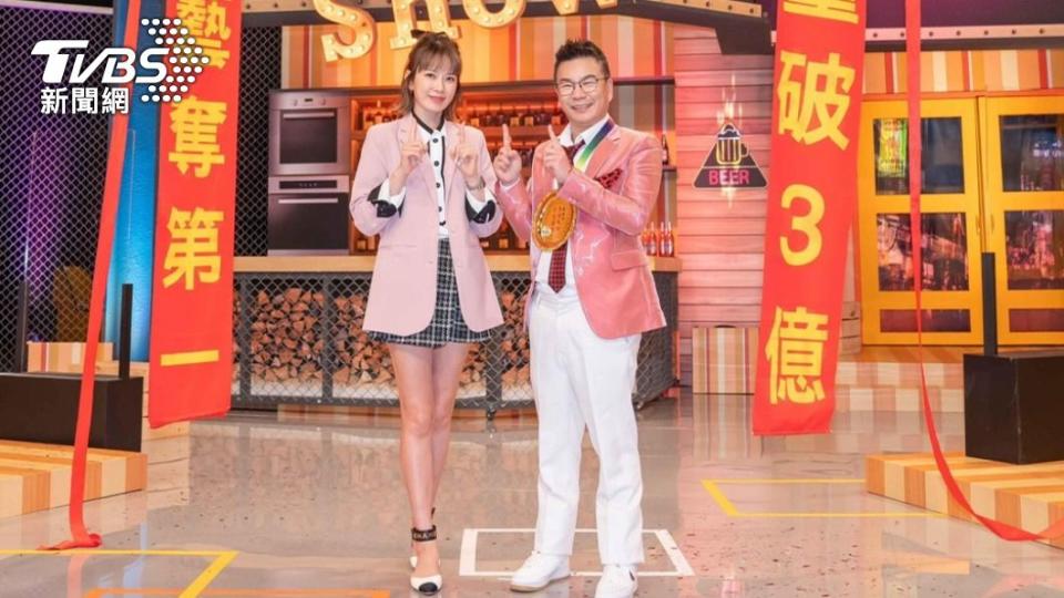 沈玉琳今（21）日與Melody出席《11點熱炒店》改版記者會。（圖／TVBS）