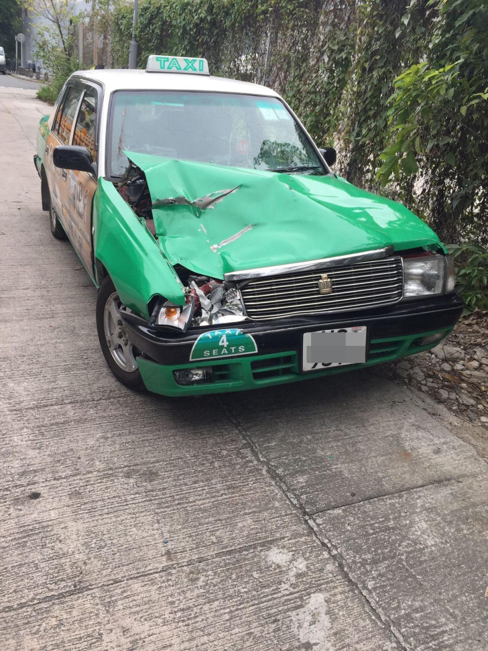 Photos circulated on the Internet showed that the front of the taxi involved in the accident was badly damaged.