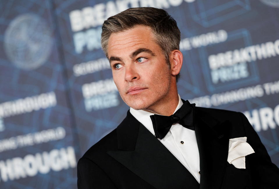 Mit kurzen Haaren kennt man Chris Pine schon eher. (Bild: REUTERS/Aude Guerrucci)