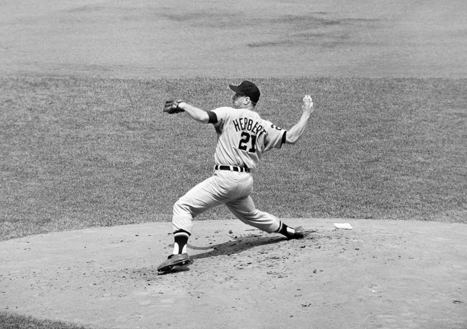 FILE - Chicago White Sox pitcher Ray Herbert throws during a baseball game against the New York Yankees at Yankee Stadium in New York, July 26, 1961. Herbert, a 1962 American League All-Star winning pitcher who threw batting practice for his hometown Detroit Tigers for decades after retiring, died peacefully in Plymouth, Mich., on Dec. 20, 2022, five days after his 93rd birthday. (AP Photo/John Rooney, File)