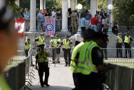 <p>Police prepare to escort organizers from the bandstand on Boston Common after a “Free Speech” rally staged by conservative activists, Saturday, Aug. 19, 2017, in Boston. One of the planned speakers of a conservative activist rally that appeared to end shortly after it began says the event “fell apart.” Dozens of rallygoers gathered Saturday on Boston Common, but then left less than an hour after the event was getting underway. (Photo: Michael Dwyer/AP) </p>