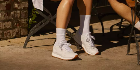 Las zapatillas Reebok blancas siempre pegan con todo están rebajadas a