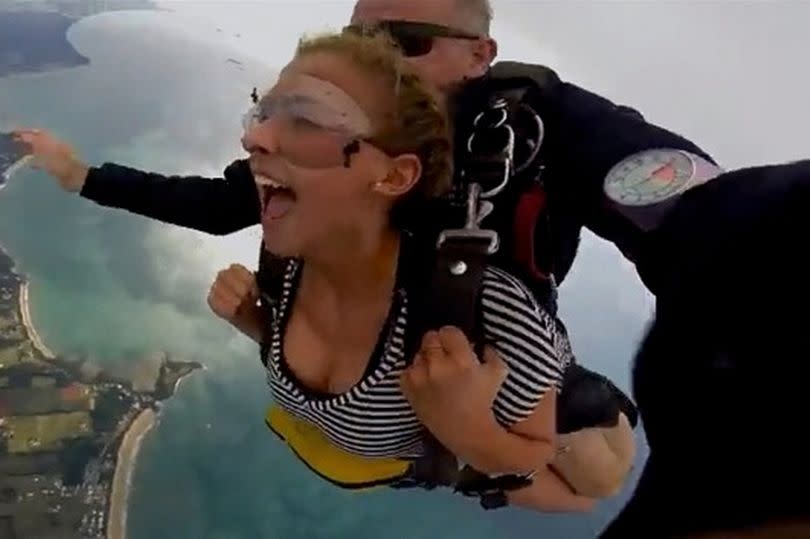 Jessy skydiving