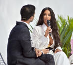 <p>Mira las fotos y dinos que te parece este look de Kim Kardashian. Foto: Getty Images </p>