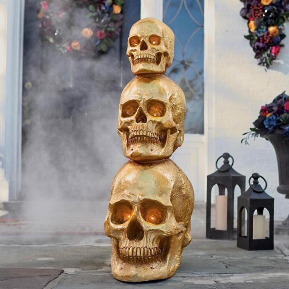 12) Gold Stacked Skull Topiary