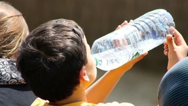 嬰幼兒發育不完全，空腹喝水恐出現水中毒。（圖／翻攝自pixabay）