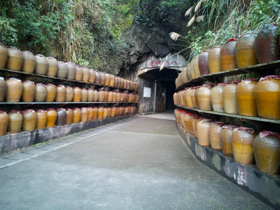 馬祖自然地景、釀酒與藍眼淚都是旅遊重點。華信航空提供