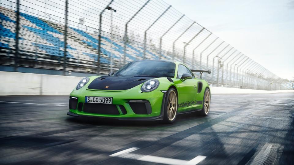 Ab auf die Piste: Als stärkster Elfer mit Saugmotor leistet der Porsche 911 GT3 RS 
383 kW/520 PS und lässt sich mit einem Clubsport-Paket auf den Rennstreckeneinsatz vorbereiten. Foto: Porsche