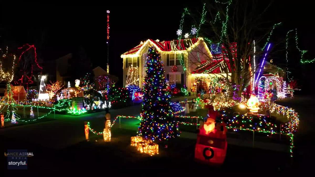 Drone Takes Flight Through Spectacular Christmas Lights at Ohio Home