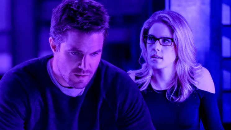 Stephen Amell and Emily Bett Rickards in Arrow (Photo: The CW)