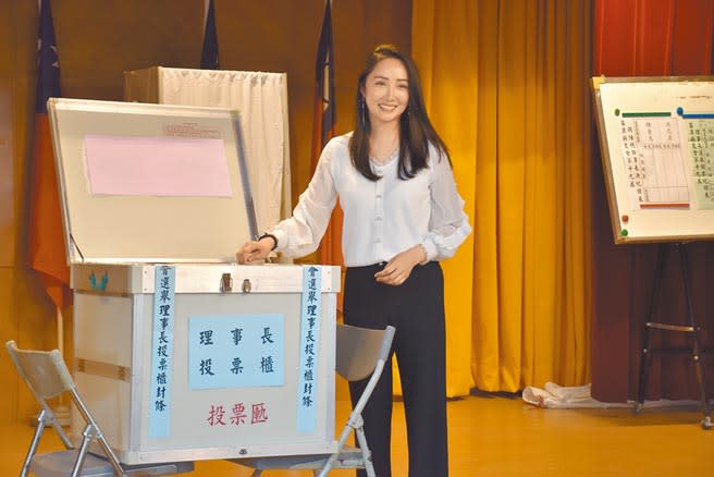 苗栗縣農會第19屆理事長改選，由全國最美鎮代陳怡樺當選。（謝明俊攝）