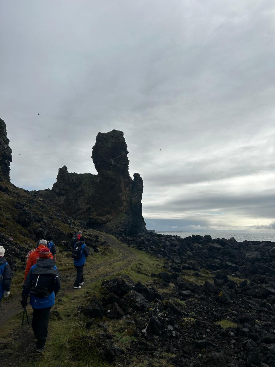 Coastal path in Ströndin Við Stapa Og Hellna.