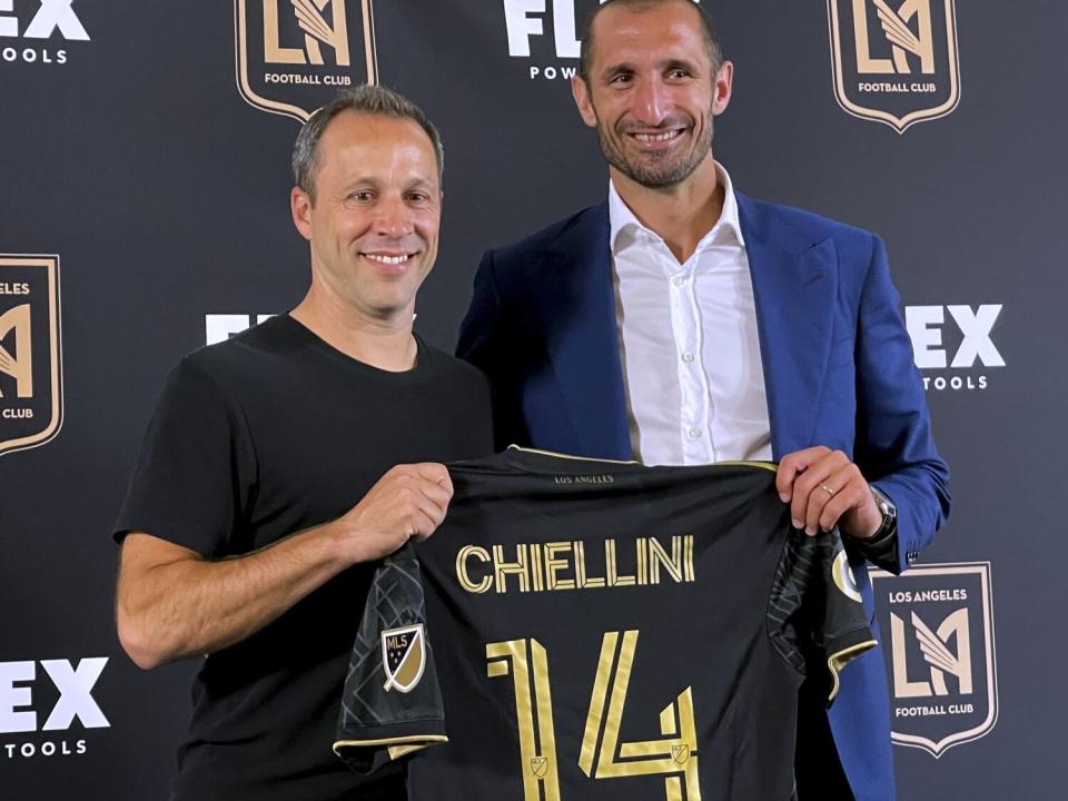 Los Angeles FC coach Steve Cherundolo, le