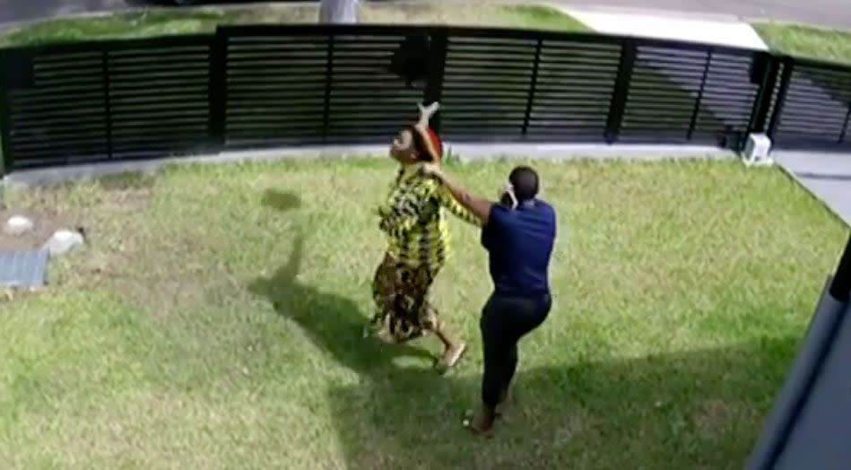 The angry wife rips off the wig and throws it into the distance. Photo: 7 News