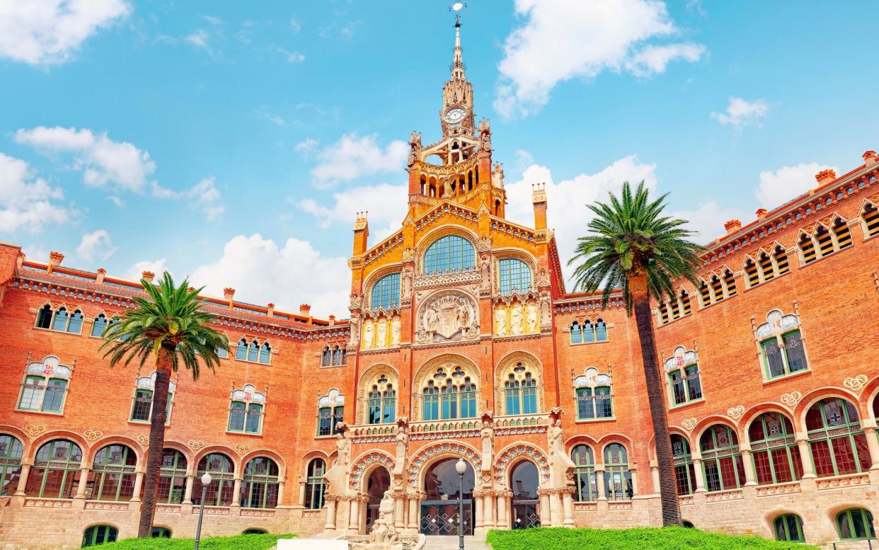 While the ship stops in Barcelona, the gardens of Sant Pau Art Nouveau offer tranquility - VitalyEdush