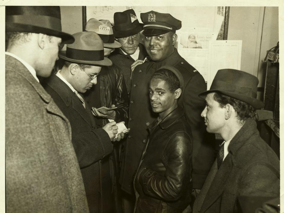 Police with Lino Rivera in 1935