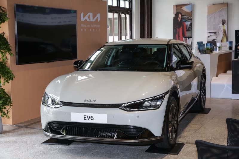現場展出 KIA 重磅電動車款－EV6，讓現場來賓一探熱銷電動車的具體魅力（圖／風傳媒攝影）