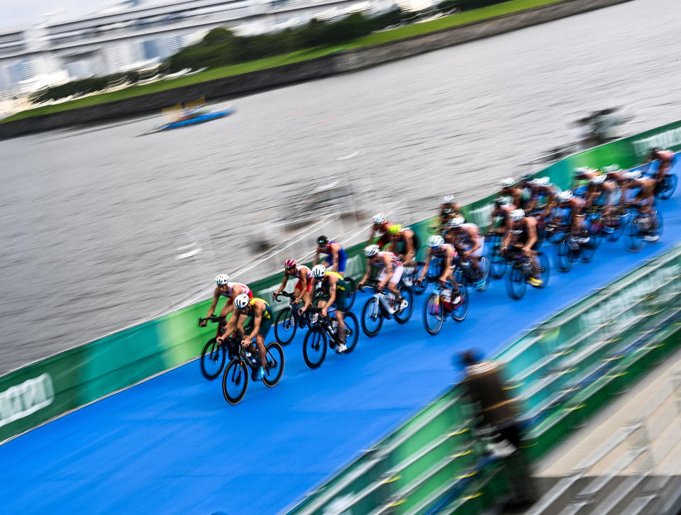 <p>Off they go! Bikers compete in the men's individual triathlon on July 26 at the Odaiba Marine Park.</p>