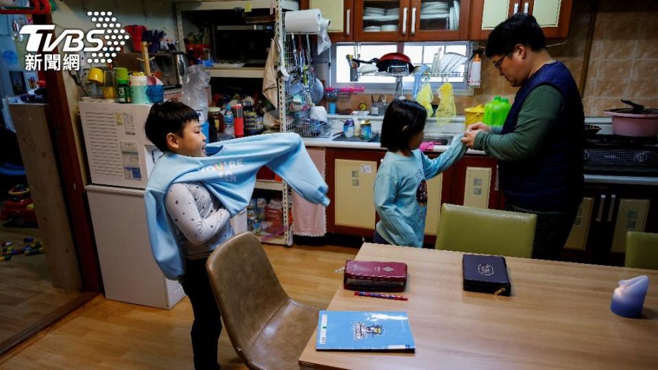 南韓新增個案約15％都是5至11歲的兒童，政府宣布將開放接種疫苗。（示意圖／達志影像路透社）