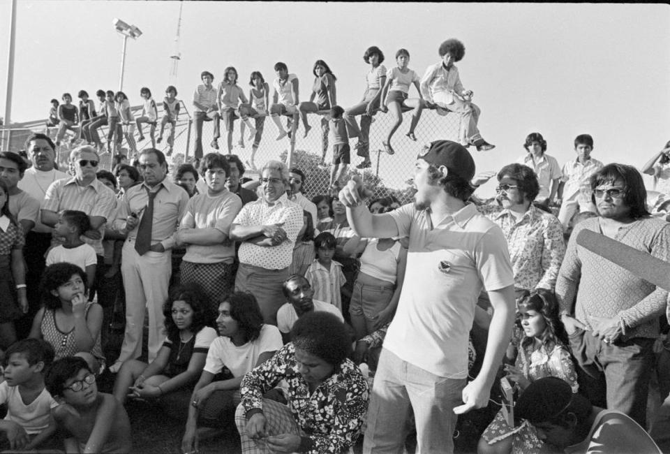 Chicanos gather at Pike Park in Dallas to express outrage at the murder of Santos Rodriguez on July 24, 1973. Courtesy/Dallas History & Archives Division, Dallas Public Library