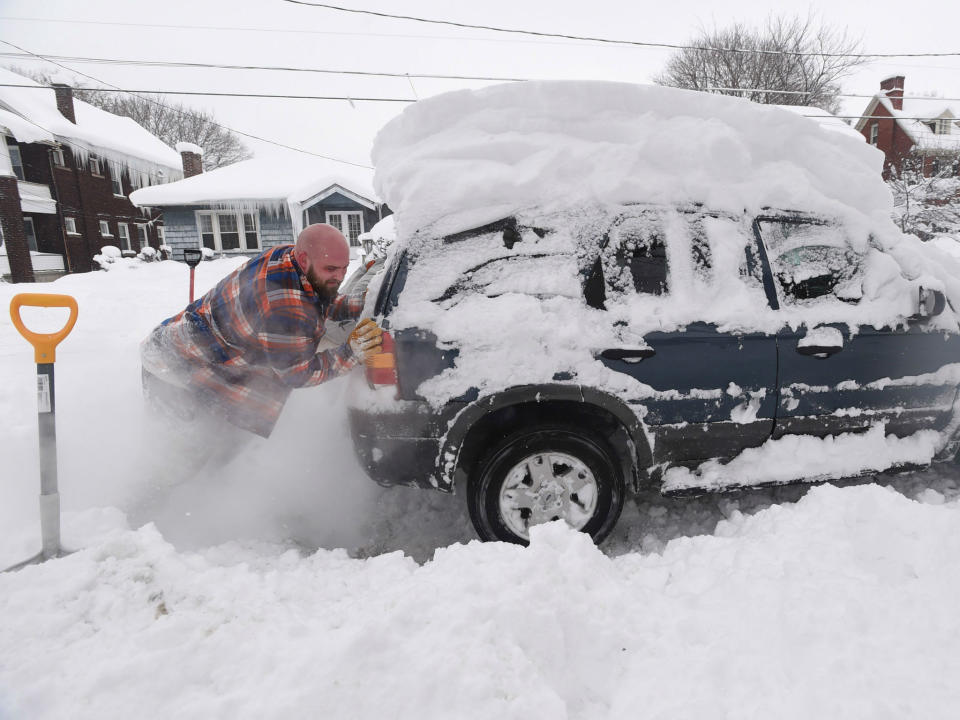 US weather latest: 'Bomb cyclone' to strike East coast with snow, ice and strong winds forecast