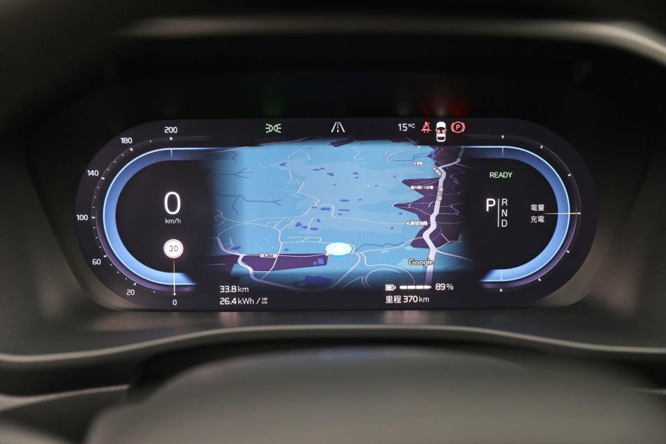由於採用Android Auto車載系統，因此Google地圖的導航資訊可直接投影至12.3吋的數位液晶儀錶上，實用性頗為加分。