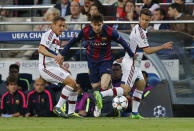 Football - FC Barcelona v Bayern Munich - UEFA Champions League Semi Final First Leg - The Nou Camp, Barcelona, Spain - 6/5/15 Barcelona's Lionel Messi in action with Bayern Munich's Juan Bernat and Rafinha Reuters / Gustau Nacarino