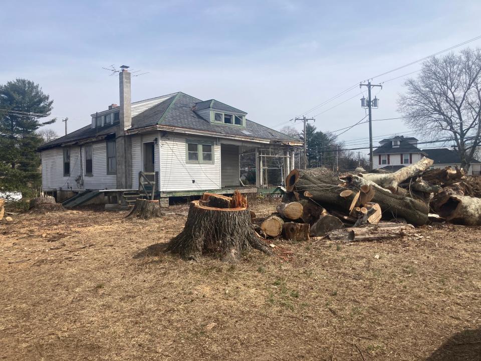 627 Old Lincoln Highway was owned by Richard and Mabel Wisneski, according to county tax records.