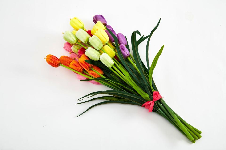 6) A surprise bouquet of any bloom raises a smile