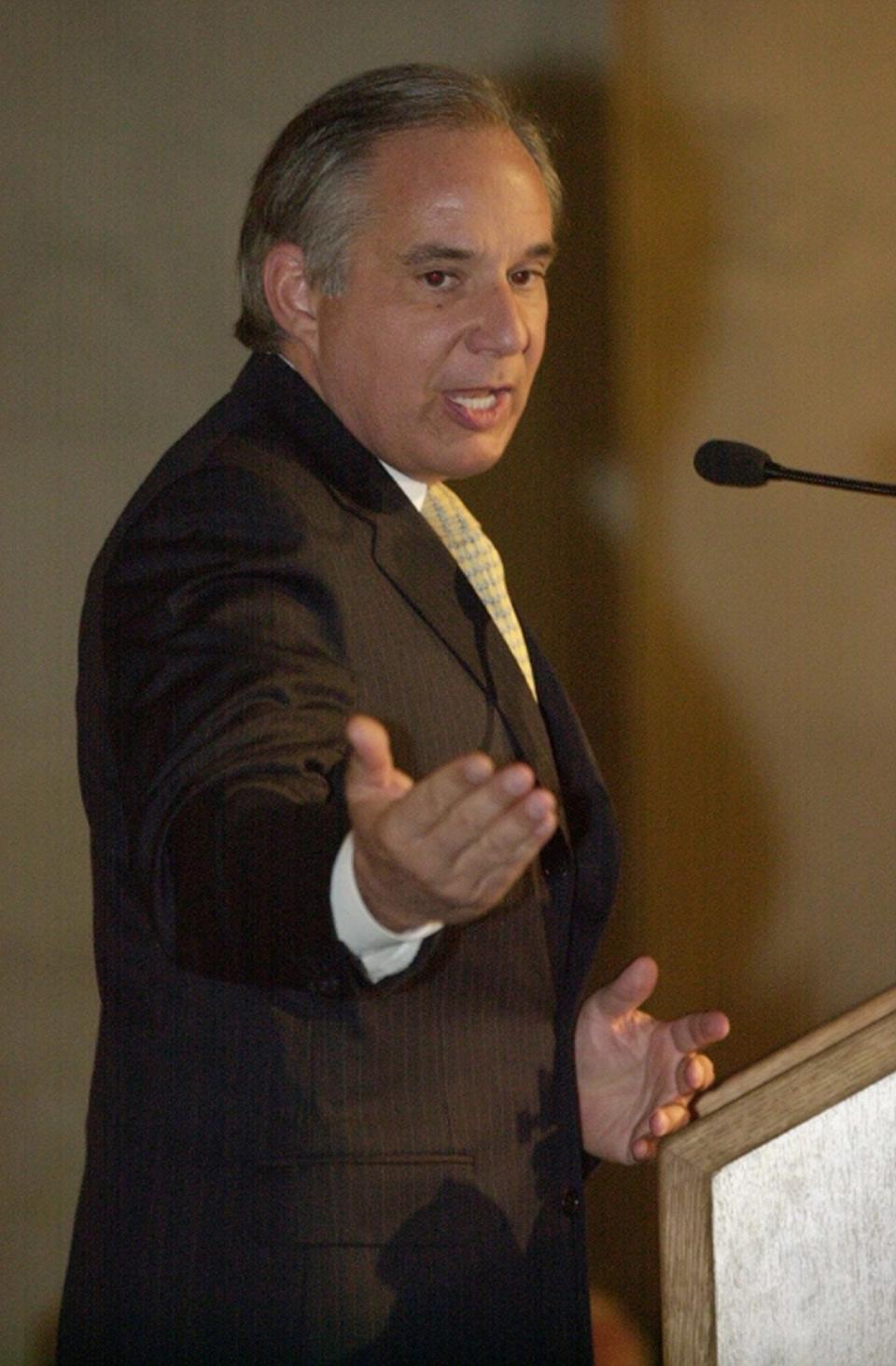 Former US Senator Robert Torricelli in 2002.