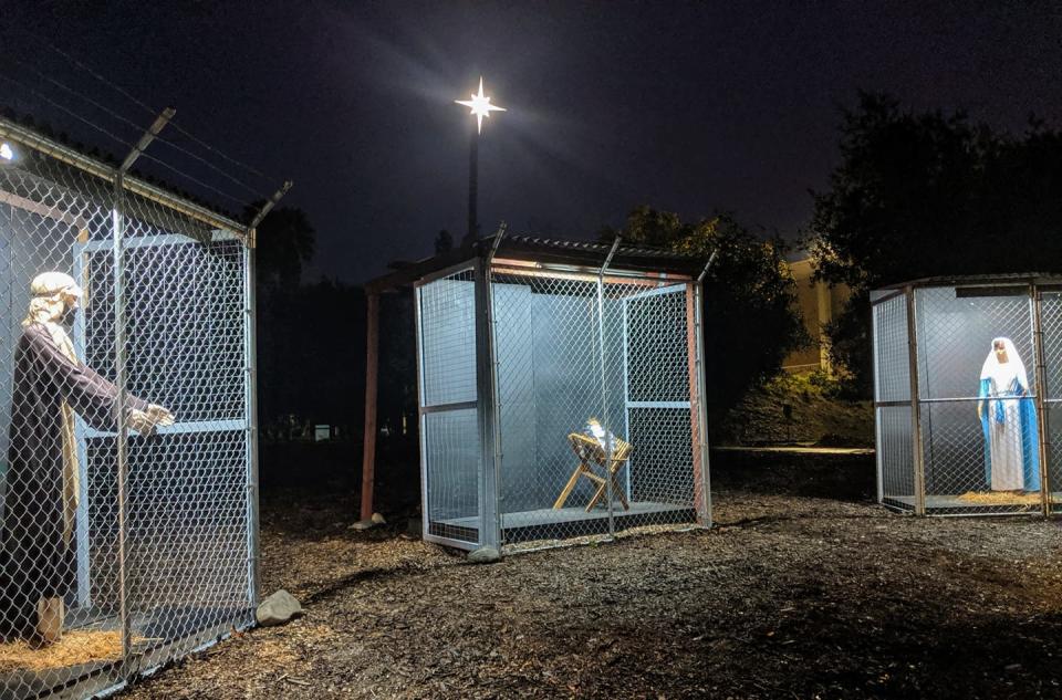 El singular Nacimiento colocado en la Iglesia Metodista Unida Claremont, ubicada a unas 30 millas al este de Los Ángeles. (Facebook / Karen Clark Ristine)