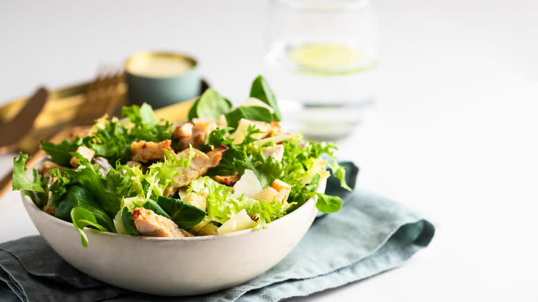 Salad bowl with chicken