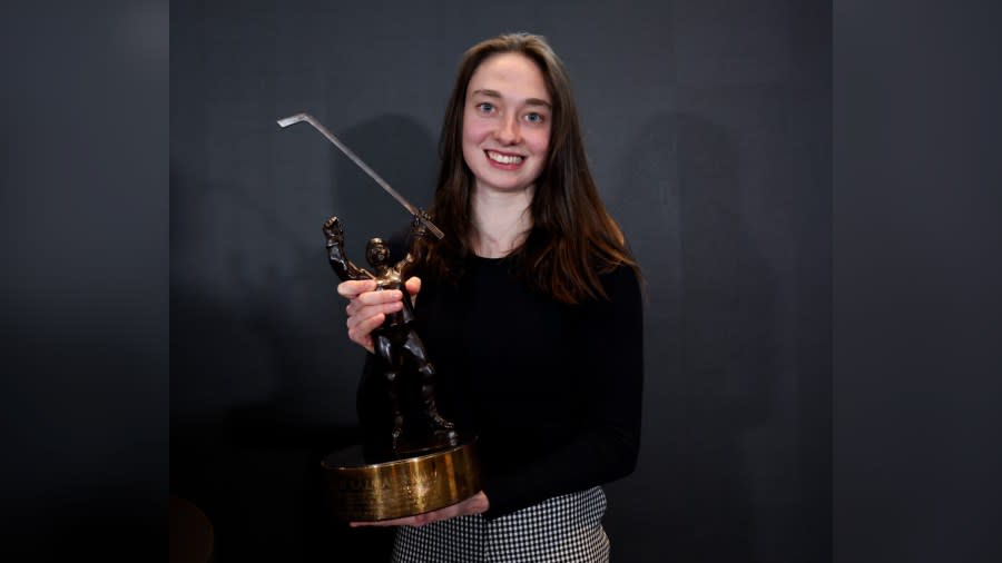 <em>(Photo Courtesy: USA Hockey) Izzy Daniel becomes the 1st Patty Kazmaier Award winner in Cornell history. </em>