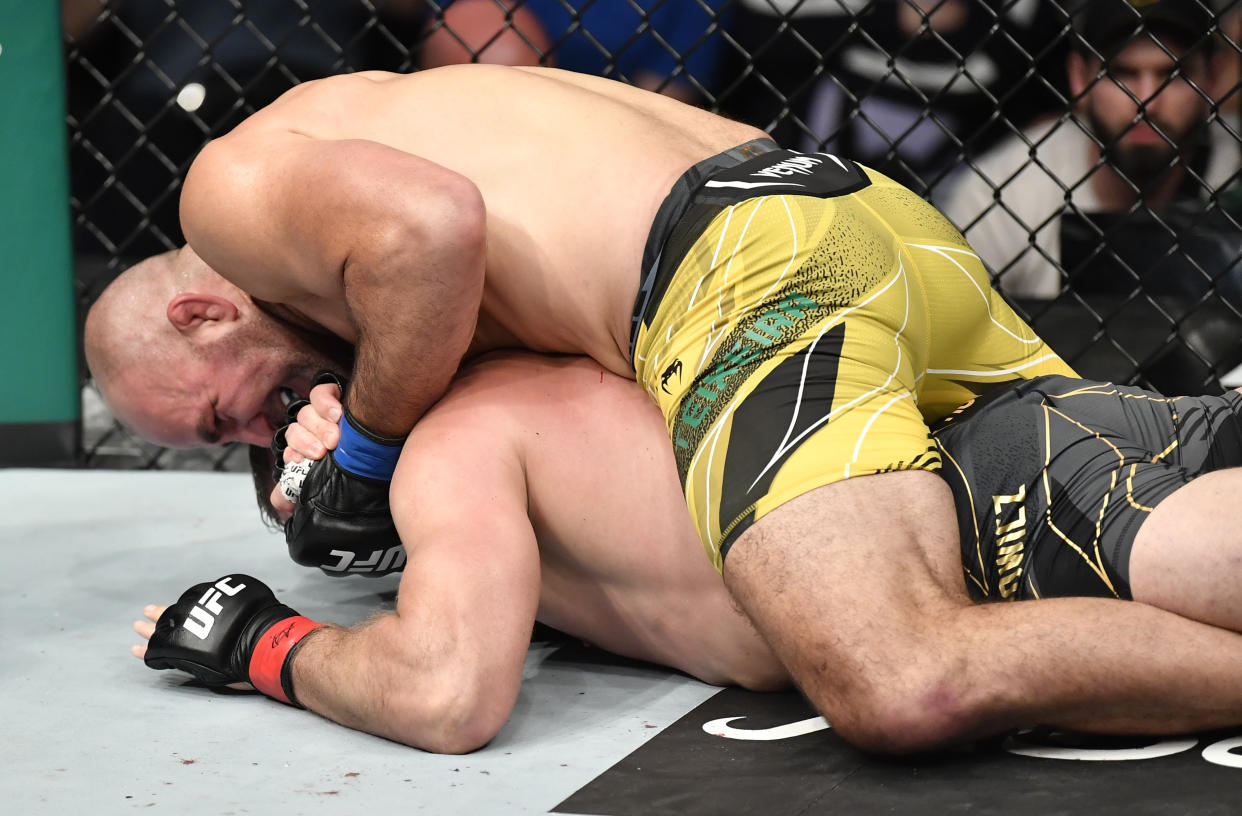 ABU DHABI, UNITED ARAB EMIRATES - OCTOBER 30: (R-L) Glover Teixeira of Brazil secures a rear choke submission against Jan Blachowicz of Poland in the UFC light heavyweight championship fight during the UFC 267 event at Etihad Arena on October 30, 2021 in Yas Island, Abu Dhabi, United Arab Emirates. (Photo by Chris Unger/Zuffa LLC)