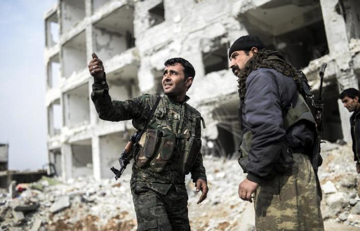 Kurdish fighters patrol the center of the Syrian town of Kobane, on January 28, 2015 (AFP Photo/Bulent Kilic)