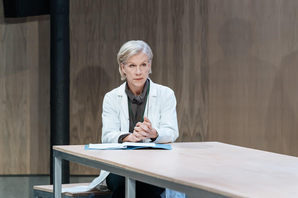 Juliet Stevenson in The Doctor  (Manuel Harlan)