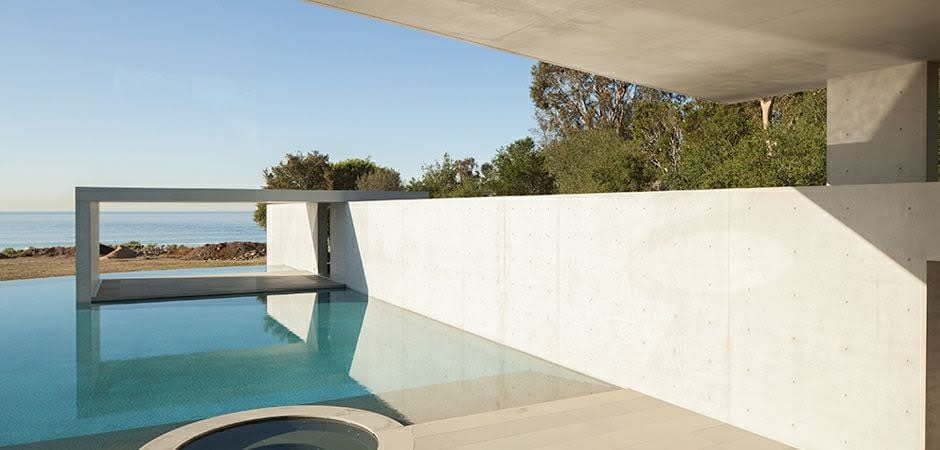 以上 住宅沒有過多的裝飾/photo: Tadao Ando