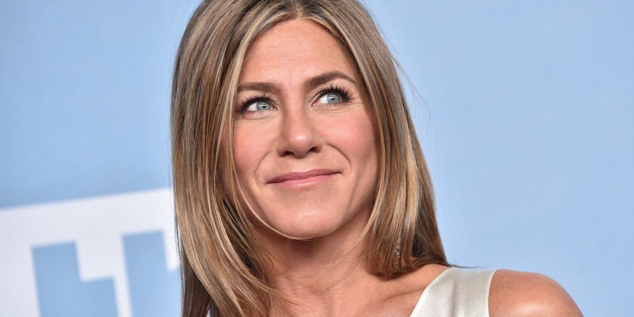 los angeles, california january 19 jennifer aniston, winner of outstanding performance by a female actor in a drama series for the morning show, poses in the press room during the 26th annual screen actors guild awards at the shrine auditorium on january 19, 2020 in los angeles, california 721430 photo by gregg deguiregetty images for turner