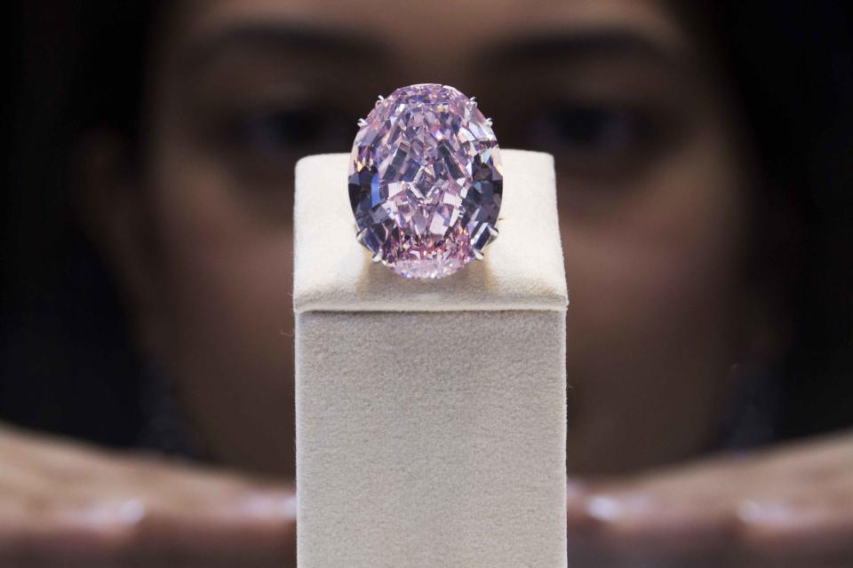 The Pink Star diamond sold for 76.3 million Swiss francs ($83.02M USD) in Geneva on November 13, 2013, a world record price for a gemstone at auction, Sotheby's said. (REUTERS/Tyrone Siu/Files)