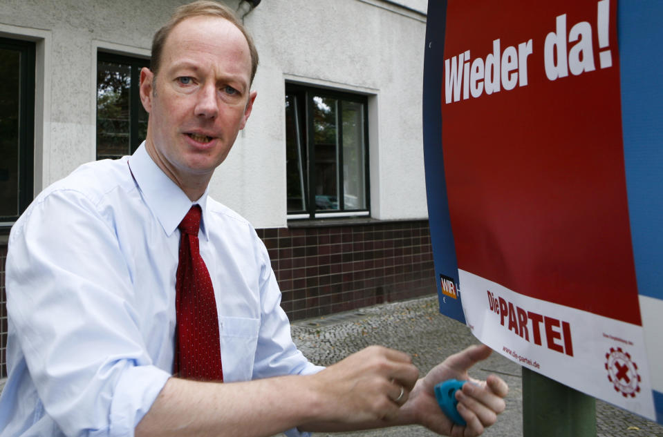 Der Vorsitzende von Die PARTEI Martin Sonneborn errang einen Sitz im Europäischen Parlament. (Bild: AP Photo/Markus Schreiber)