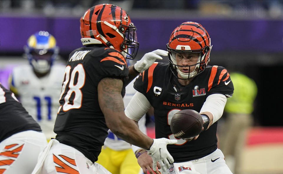 Cincinnati Bengals Joe Mixon (28) wasn't on the field for a pair of third-down stops in Super Bowl 56. (AP Photo/Chris O'Meara)