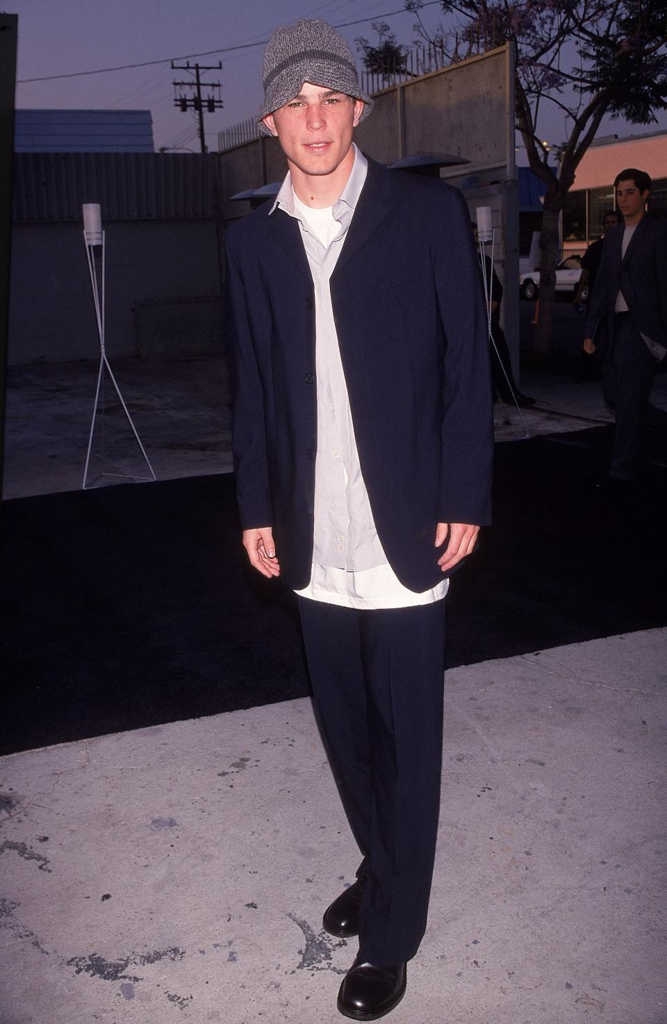 Josh Hartnett wearing Armani in 1999: even the bucket hat is unstructured! Photo by Mirek Towski/DMI/The LIFE Picture Collection via Getty Images)