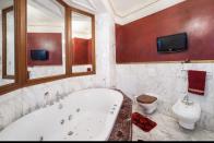 <p>The bathroom is well-equipped with a toilet, bidet and jacuzzi, and of course a TV.<br>(Airbnb) </p>