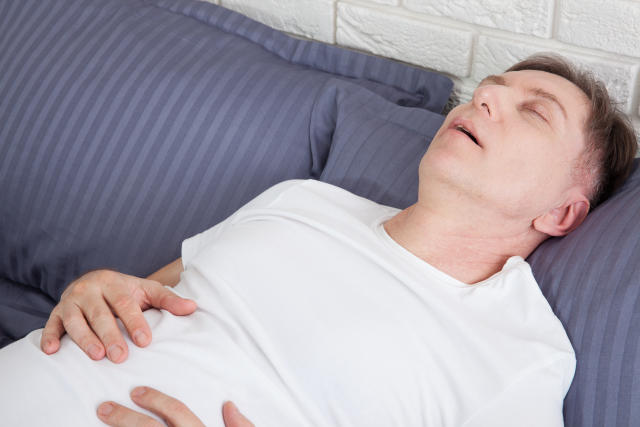 Cómo dormir con la boca cerrada - 5 pasos