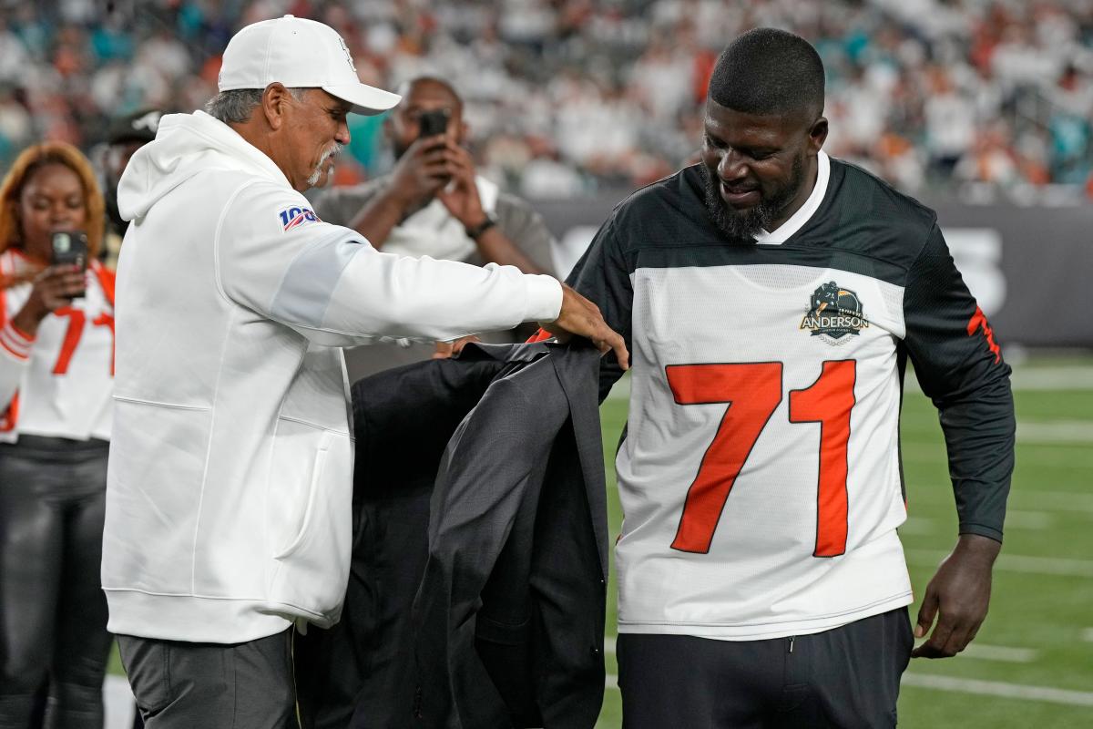 Bengals induct Curtis, Anderson into Ring of Honor at Paycor Stadium