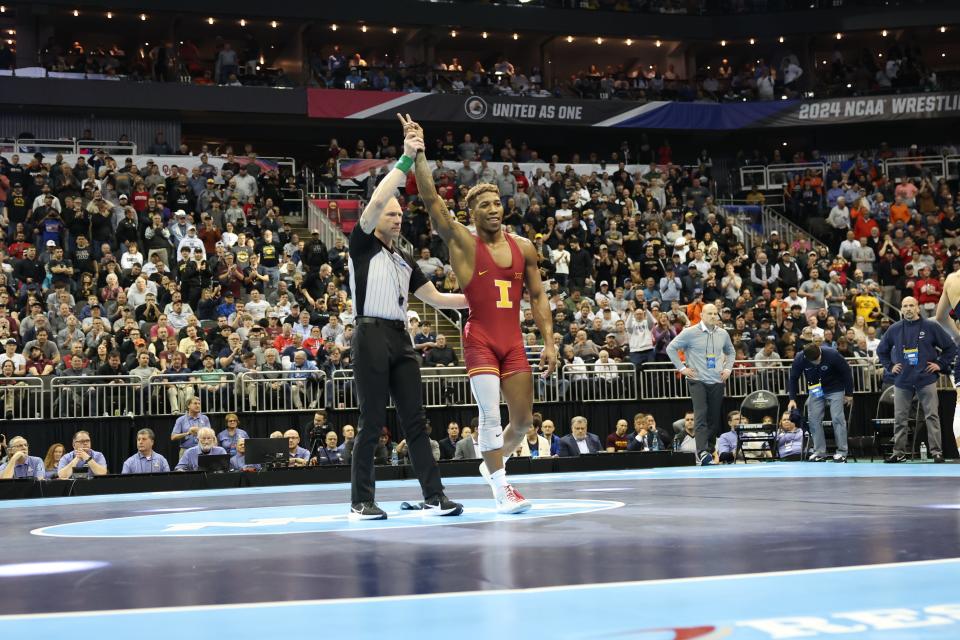 Iowa State's David Carr, a former Perry standout, celebrates after beating Penn State's Mitchell Mesenbrink in the 165-pound final Saturday at the NCAA Division I Wrestling Championships in Kansas City, Mo.