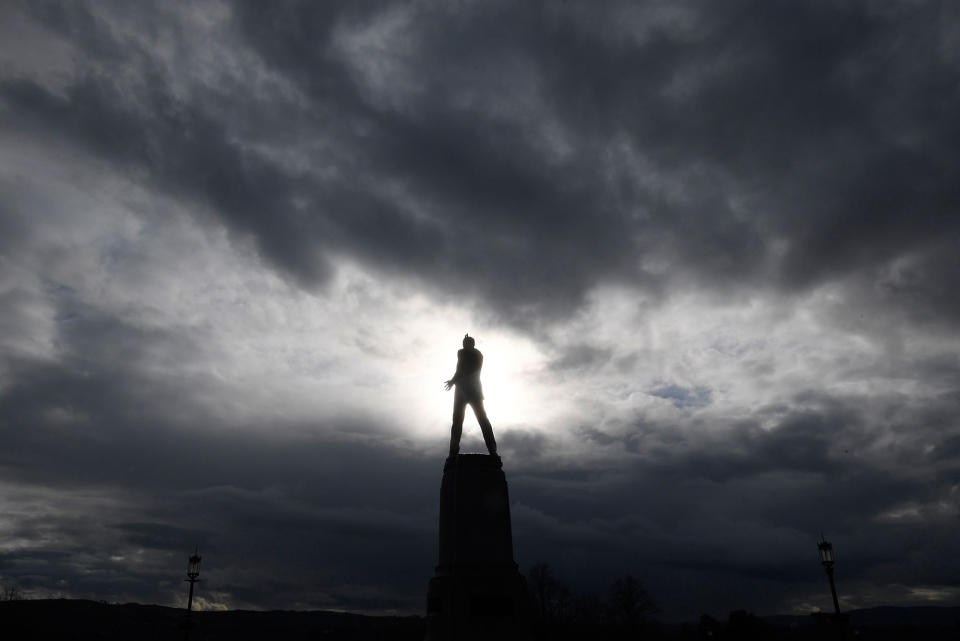 <p>A statue of Lord Edward Carson, an early twentieth century Unionist member of parliament and associated with the founding of the political state of northern Ireland, is seen near the Stormont Parliament building where the Northern Ireland Assembly sits, in Belfast, Northern Ireland, March 1, 2017. (Toby Melville/Reuters) </p>