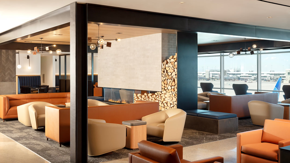 United Club in Denver at B44. - United Airlines